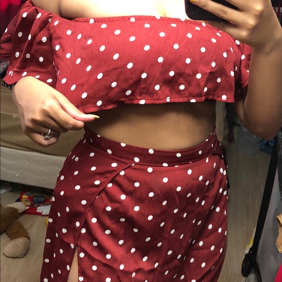 Burgundy two piece set - Picture 4 of 4